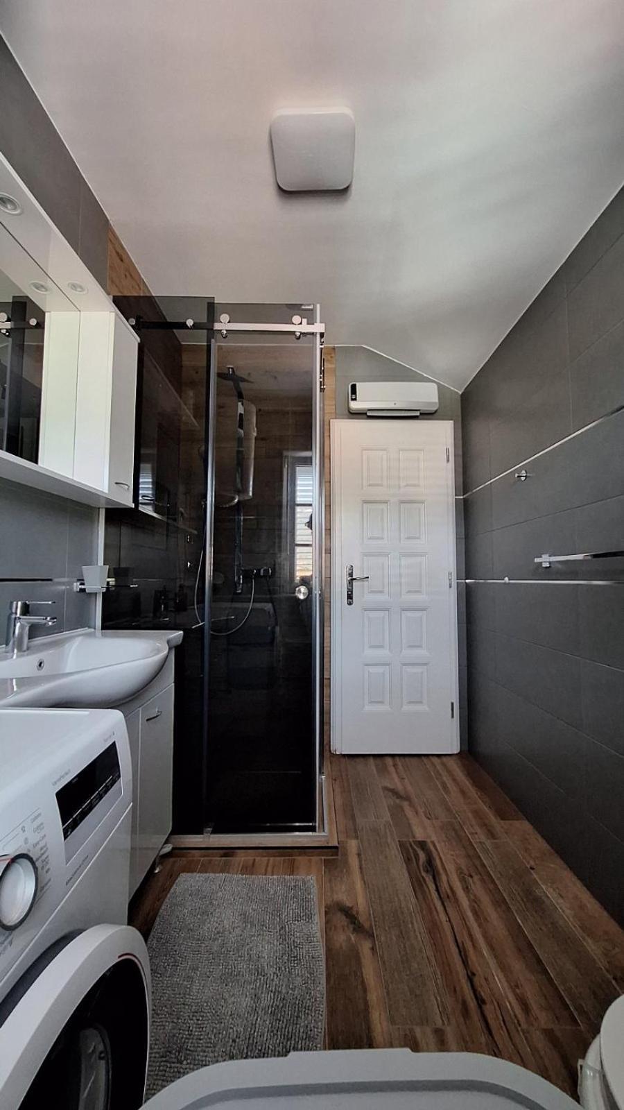 Apartment 10 In Villa Petrac Banjol 객실 사진
